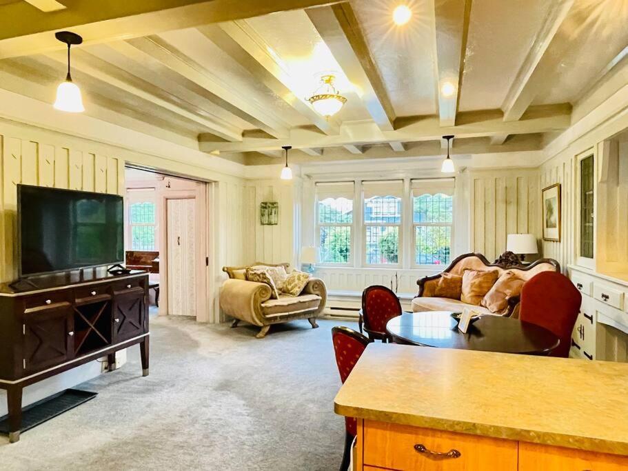 Parlor Suite In Heritage Manor, Fairfield, Near Dt Виктория Экстерьер фото