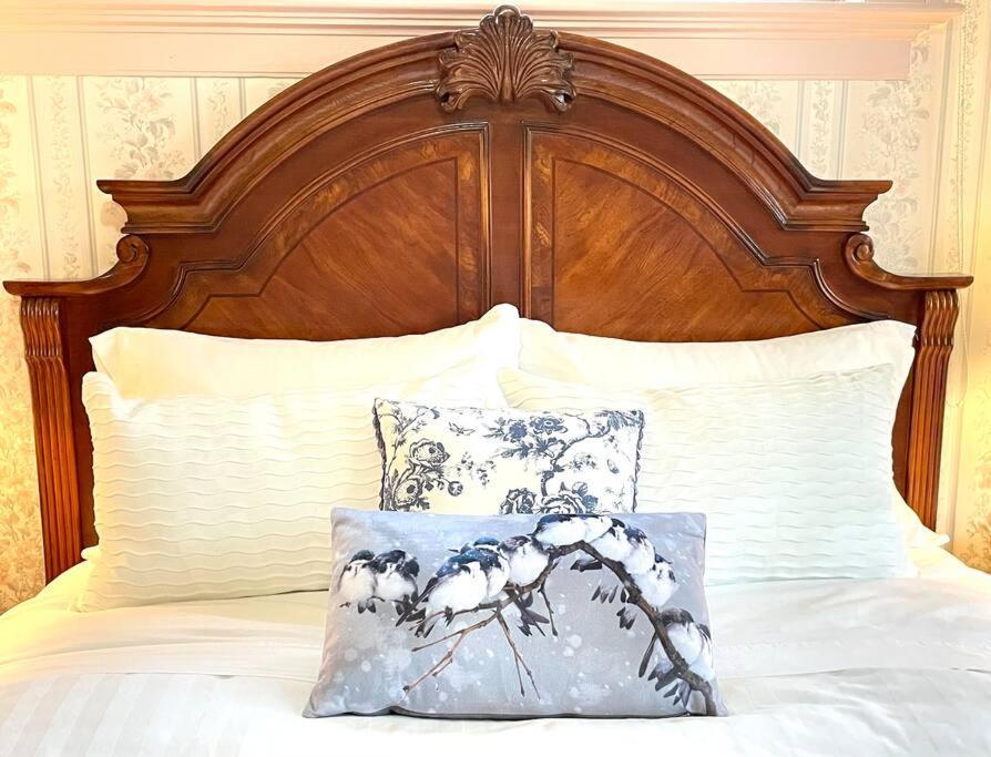 Parlor Suite In Heritage Manor, Fairfield, Near Dt Виктория Экстерьер фото